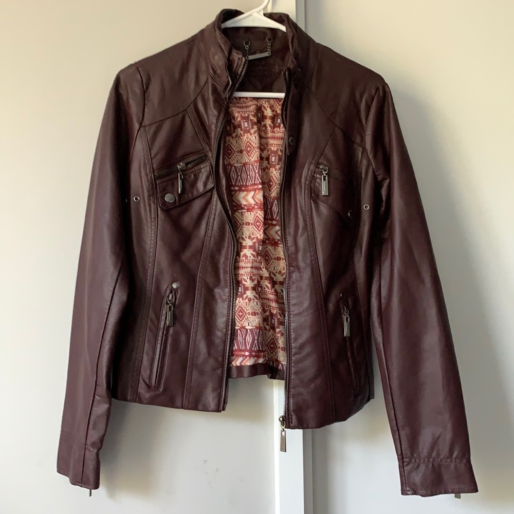 JOUJOU small leather maroon jacket. Front zipper and 4 pockets